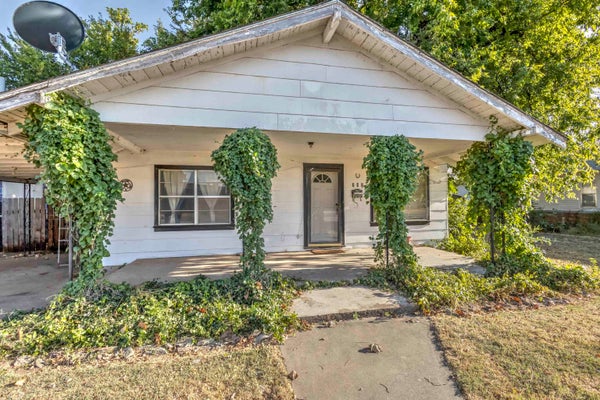 202 HILL AVE, COMANCHE, OK 73529 - Image c7cd0f596b225e483a73a962efecbeee/2509346741