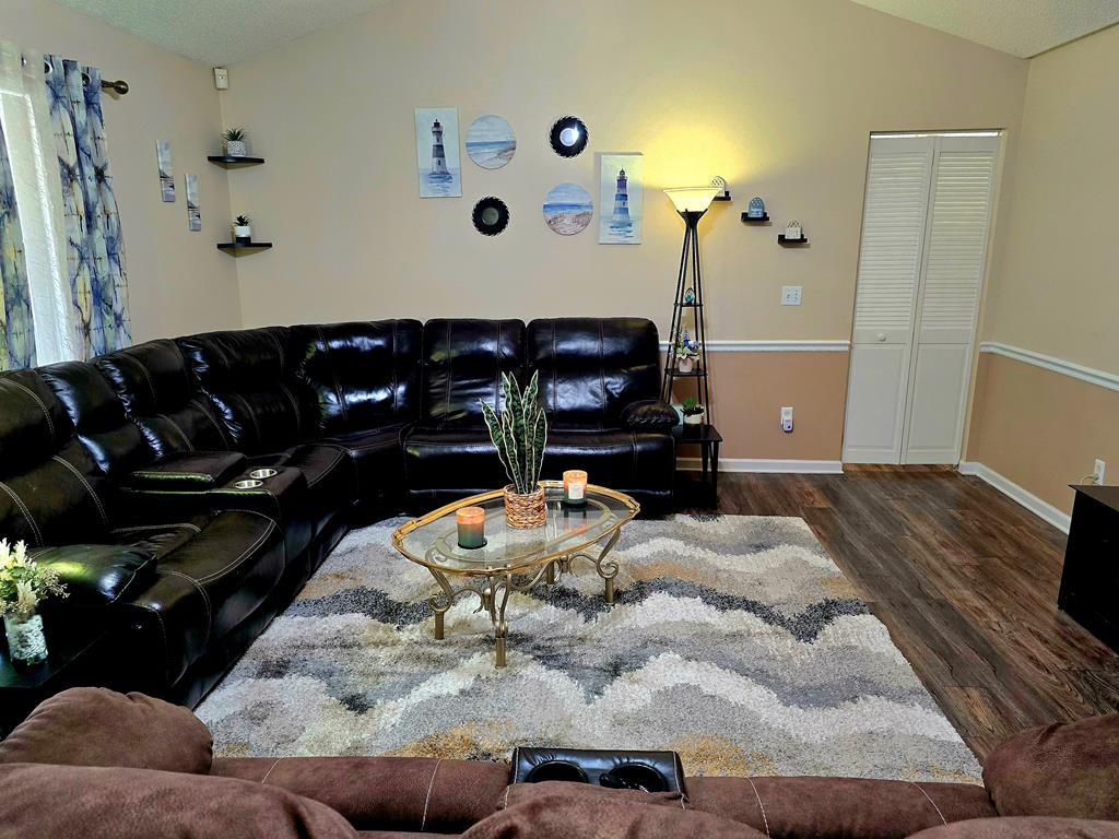 199 Deerwood