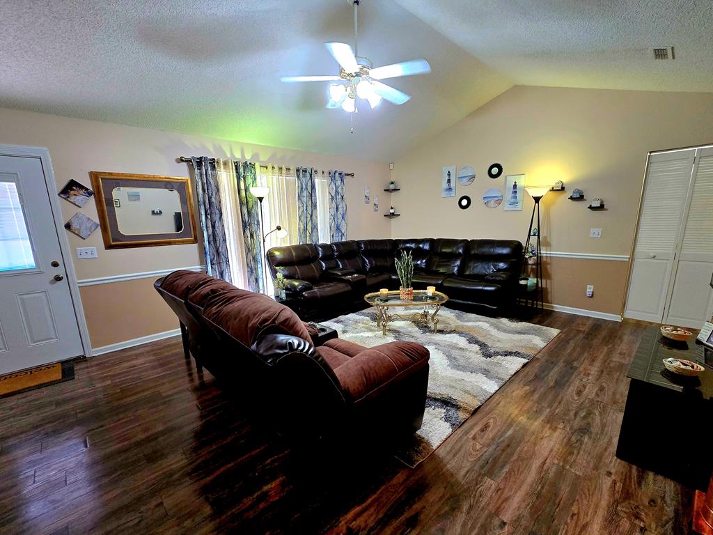 199 Deerwood