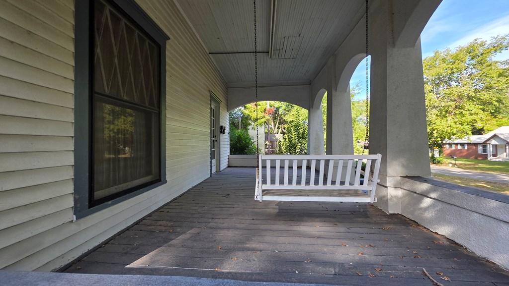 210 W Jessamine