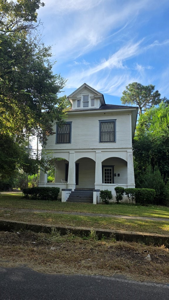 210 W Jessamine