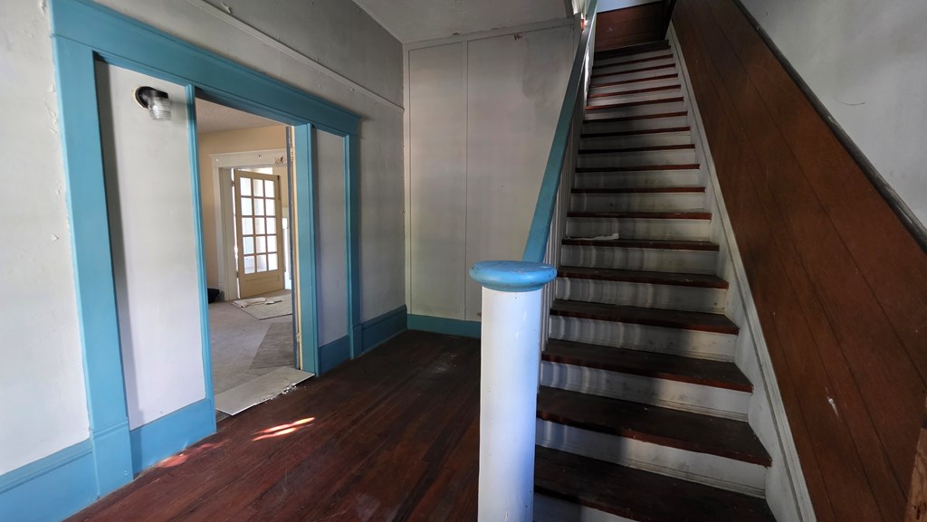 210 W Jessamine