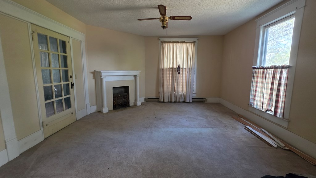 210 W Jessamine
