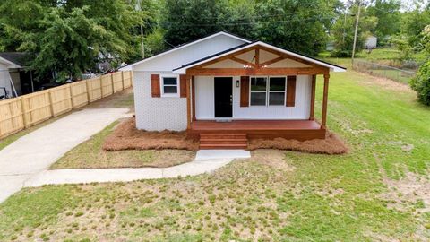 Photo of 707 E Alapaha ST, Fitzgerald, GA 31750 (MLS # 142671)