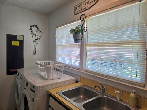 Tiny photo for 277 Lincoln Avenue, Fitzgerald, GA 31750 (MLS # 142555)