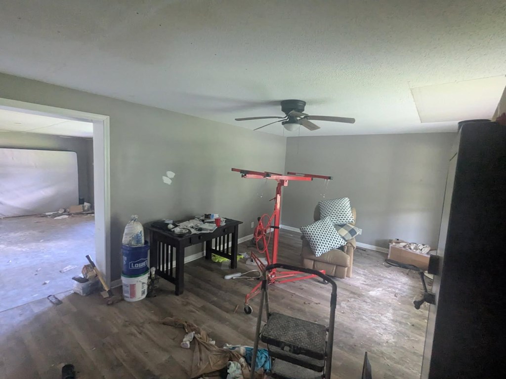 211 W Roanoke Drive