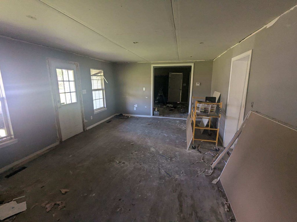 211 W Roanoke Drive