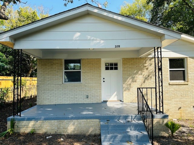 319 W Magnolia St