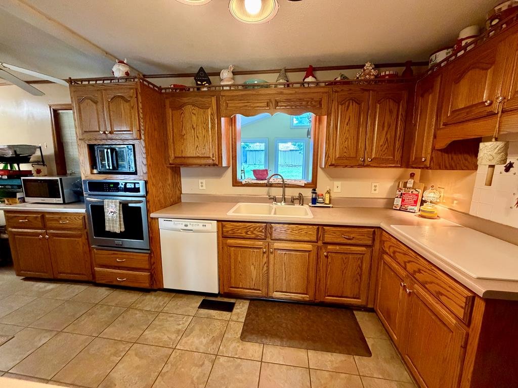 57 Lakeside Dr