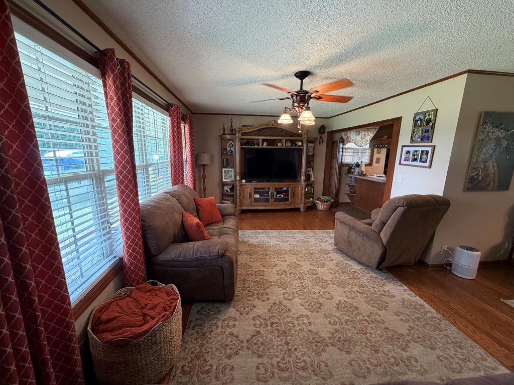 57 Lakeside Dr