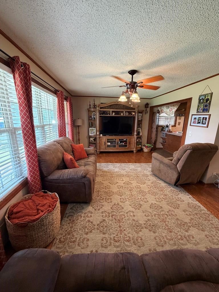 57 Lakeside Dr