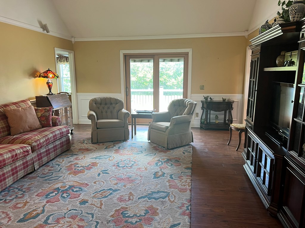 182 Cambridge Ct