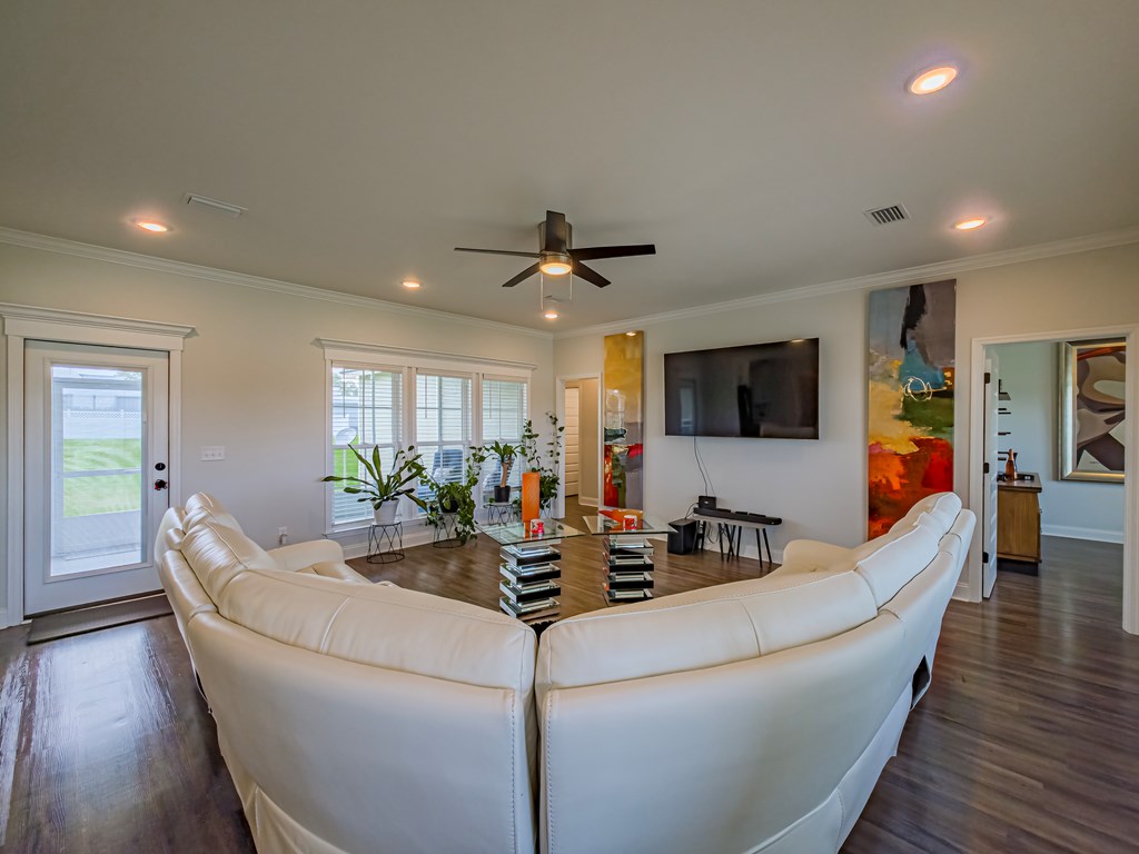 8 Stone Haven Dr