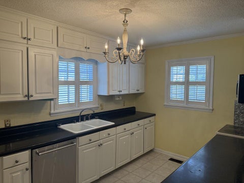 Tiny photo for 446 E College Ave, Ashburn, GA 31714 (MLS # 143063)