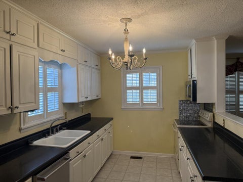 Tiny photo for 446 E College Ave, Ashburn, GA 31714 (MLS # 143063)