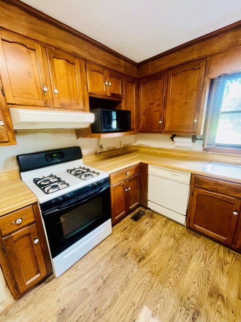 Tiny photo for 141 Whispering Way, Fitzgerald, GA 31750 (MLS # 142828)