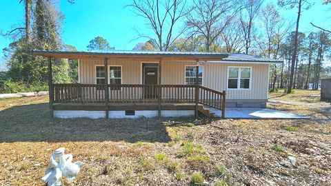 Photo of 858 Augusta Rd, Valdosta, GA 31602 (MLS # 141313)