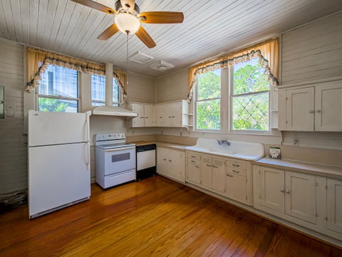 Tiny photo for 203 E Pinson St, Sylvester, GA 31791 (MLS # 142623)
