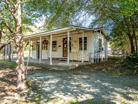 Tiny photo for 203 E Pinson St, Sylvester, GA 31791 (MLS # 142623)