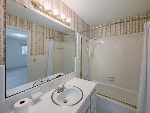 Tiny photo for 411 Haley Ave, Ashburn, GA 31714 (MLS # 142806)