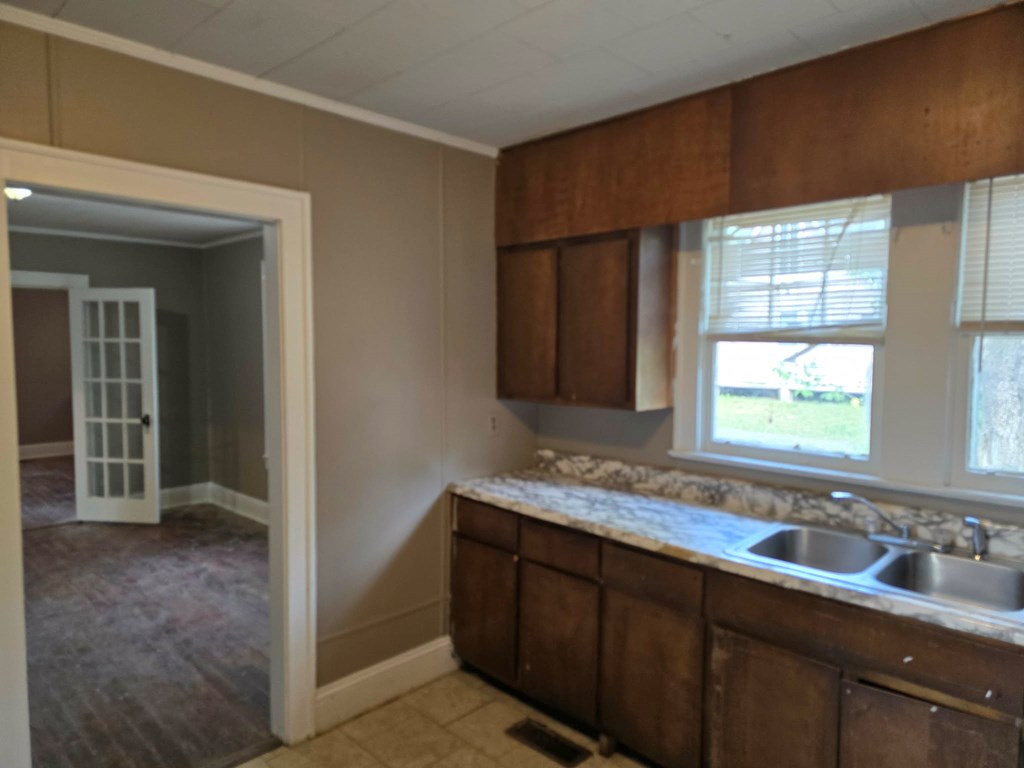 312 W Cypress Street