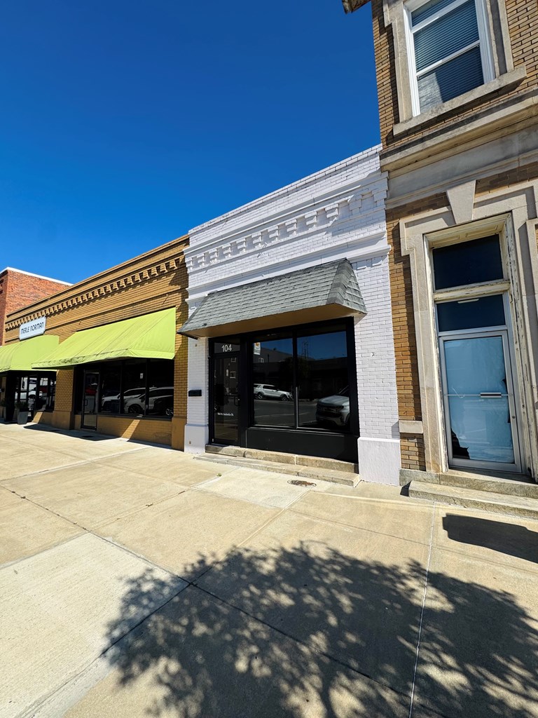 104 N Isabella St