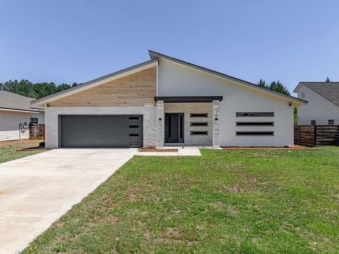 605 E 40th Street Tifton GA 31794
