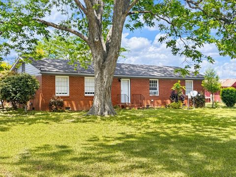 Photo of 803 York Rd, Sylvester, GA 31791 (MLS # 142586)