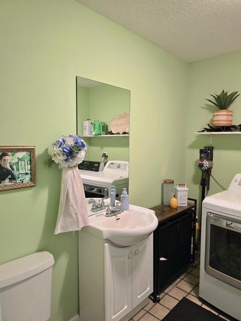 Tiny photo for 907 Lower Rebecca Road, Fitzgerald, GA 31750 (MLS # 143133)