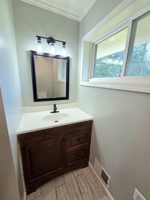 Tiny photo for 911 W Roanoke Drive Ext, Fitzgerald, GA 31750 (MLS # 143214)