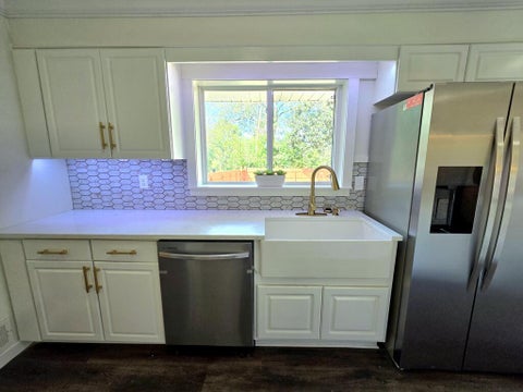 Tiny photo for 911 W Roanoke Drive Ext, Fitzgerald, GA 31750 (MLS # 143214)