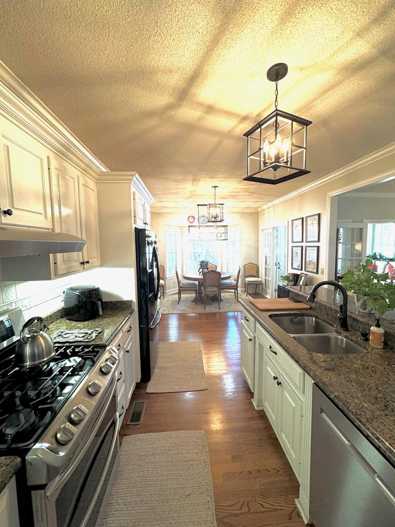 11 Ridgewood Drive