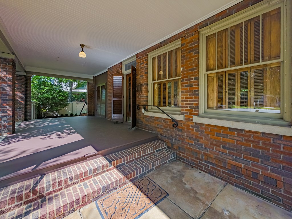 801 N Ridge Avenue