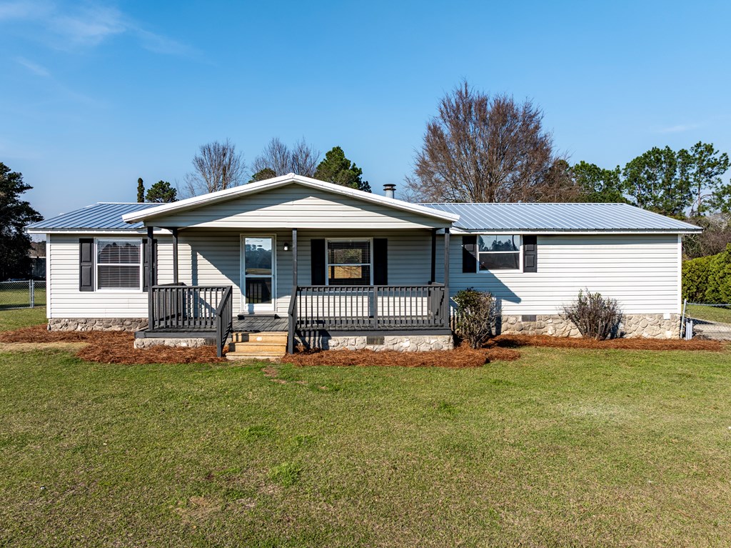 1635 E US Highway 82