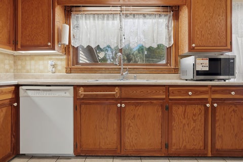 Tiny photo for 215 W Cypress Street, Fitzgerald, GA 31750 (MLS # 142873)