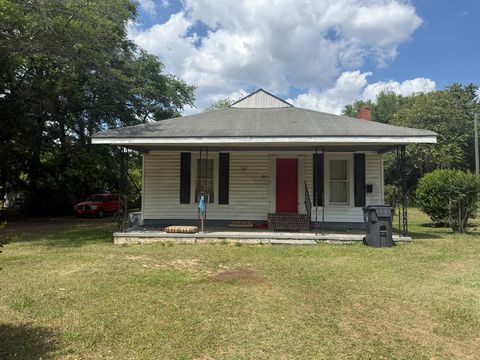 Photo of 309 W Cypress Street, Fitzgerald, GA 31750 (MLS # 142540)
