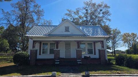 Photo of 407 E Lemon Street, Fitzgerald, GA 31750 (MLS # 139012)
