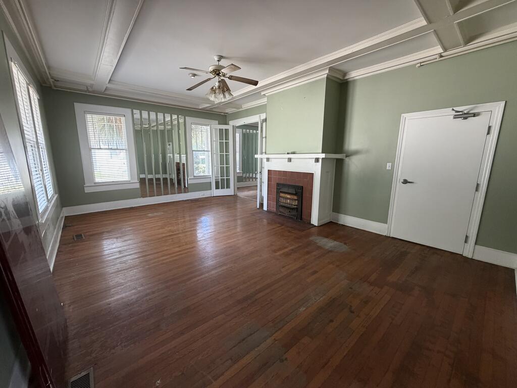 515 S Hutchinson Ave