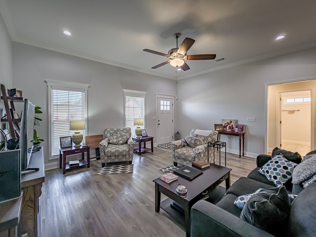 566 Osprey Cir