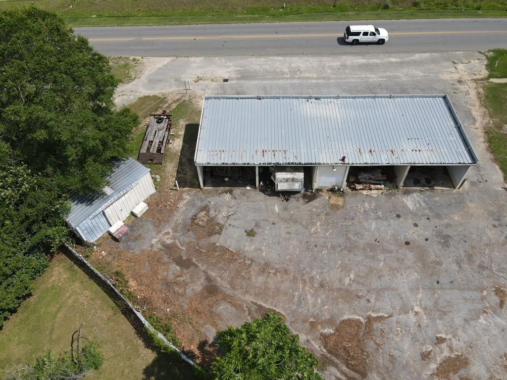 1101 Ferry Lake