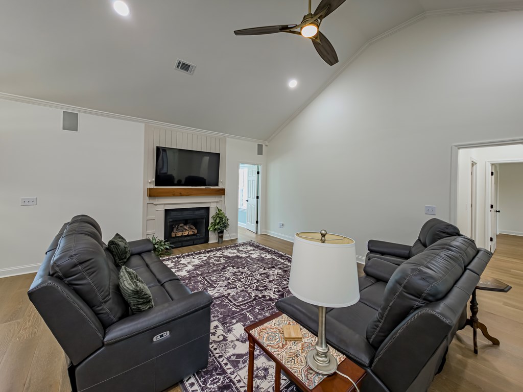 33 Surrey Cir