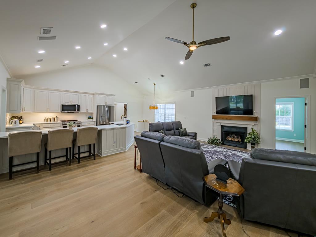 33 Surrey Cir