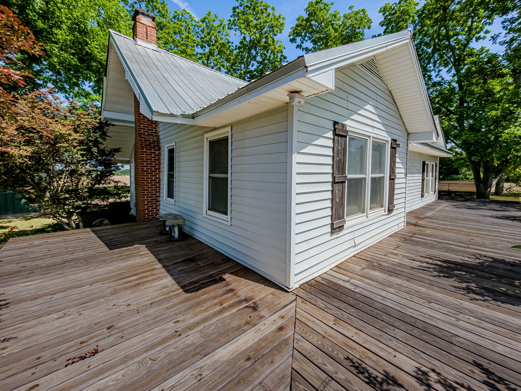1975 Russell Smith Road