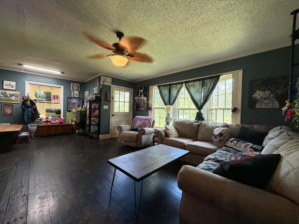 410 W Henderson