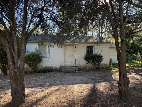 Photo of 722 6 1/2 St, Tifton, GA 31794 (MLS # 139048)