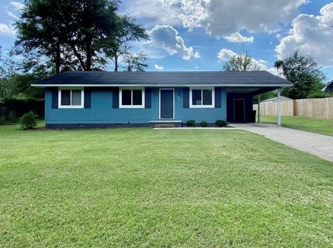 Photo of 109 Hemlock Street, Fitzgerald, GA 31750 (MLS # 142513)