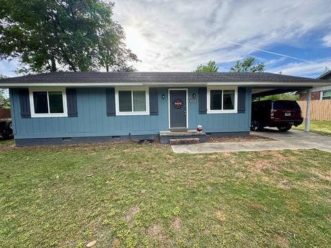 Photo of 109 Hemlock Street, Fitzgerald, GA 31750 (MLS # 142513)