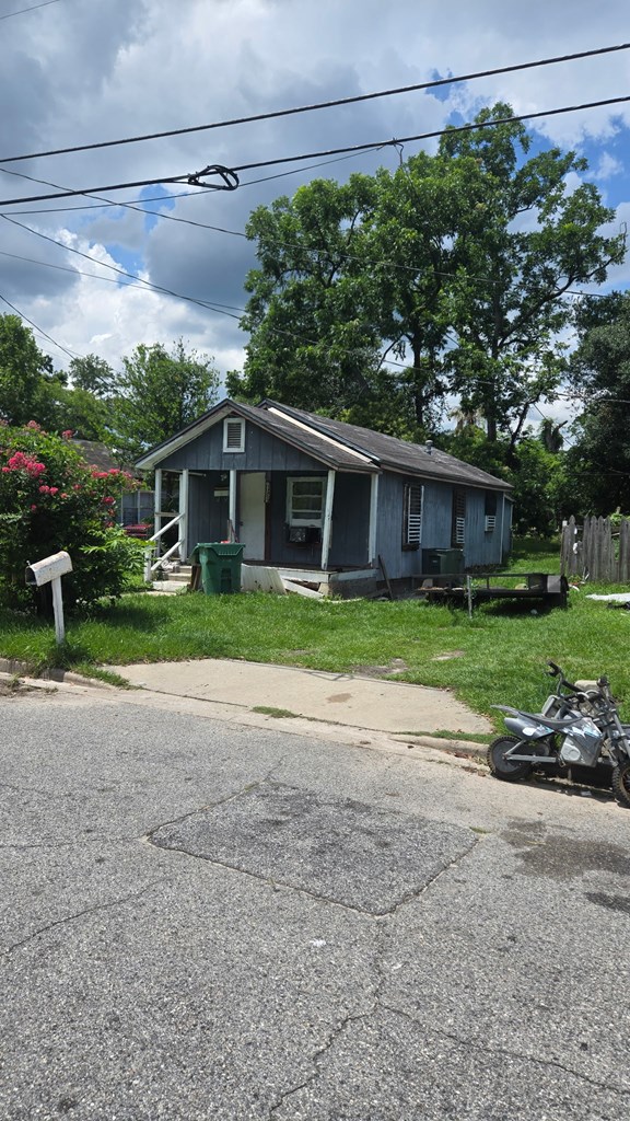 808 W Adair