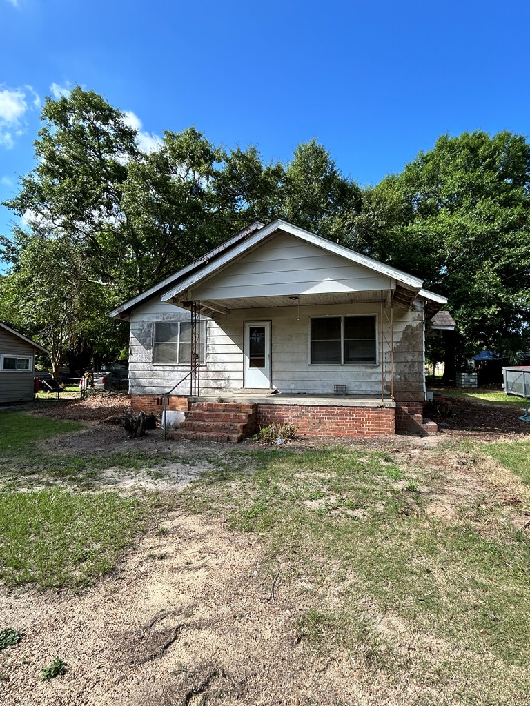 804 E 8th Street