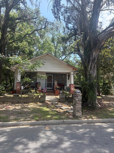 Photo of 907 S Oak ST, Valdosta, GA 31601 (MLS # 142734)